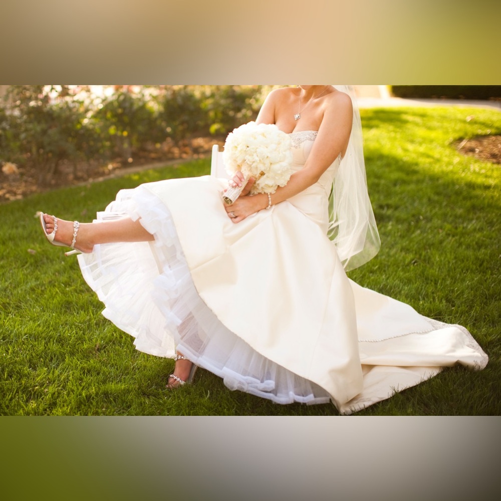 RIVINI Gown + Veil by Erin Cole - Picture 4 of 12
